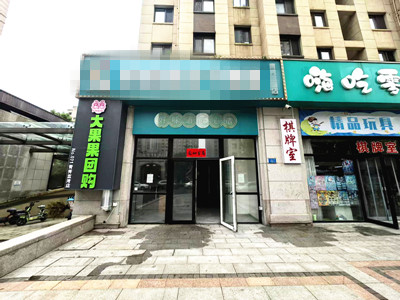 青秀蓝湾小区门口有装修的空铺出租