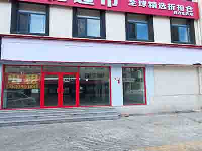 百合山庄大门头空铺出租(可分租)