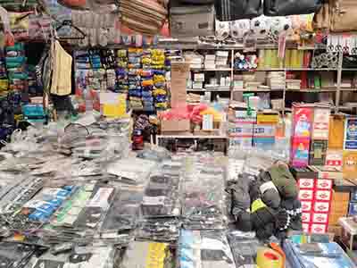 急兑批发市场内20年百货超市转让(带资源)