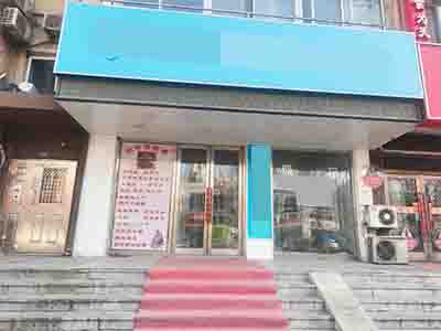 文润金宸小区正对面184平空铺出租